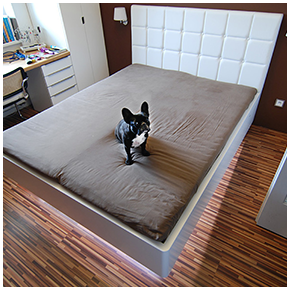 Designová postel